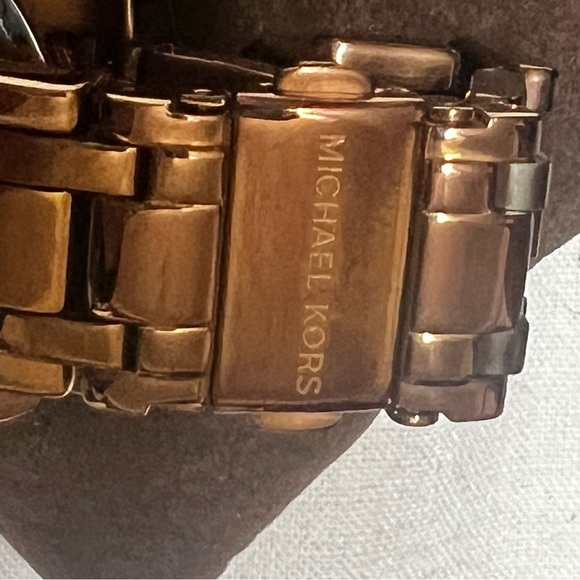 Like new Michael Kors Runway Rose gold - Picture 5 of 8